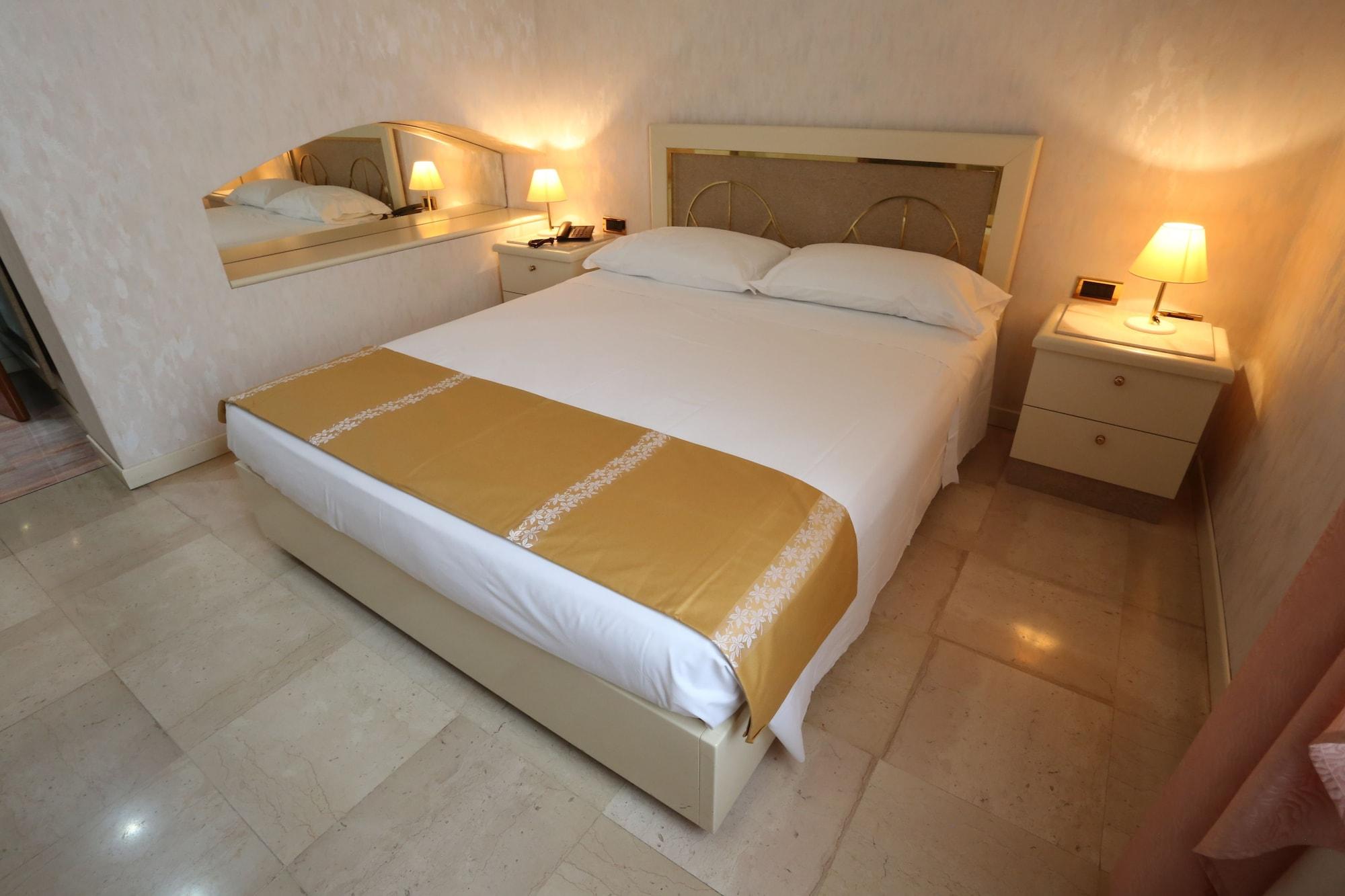 Hotel Europa Фоджа Екстериор снимка