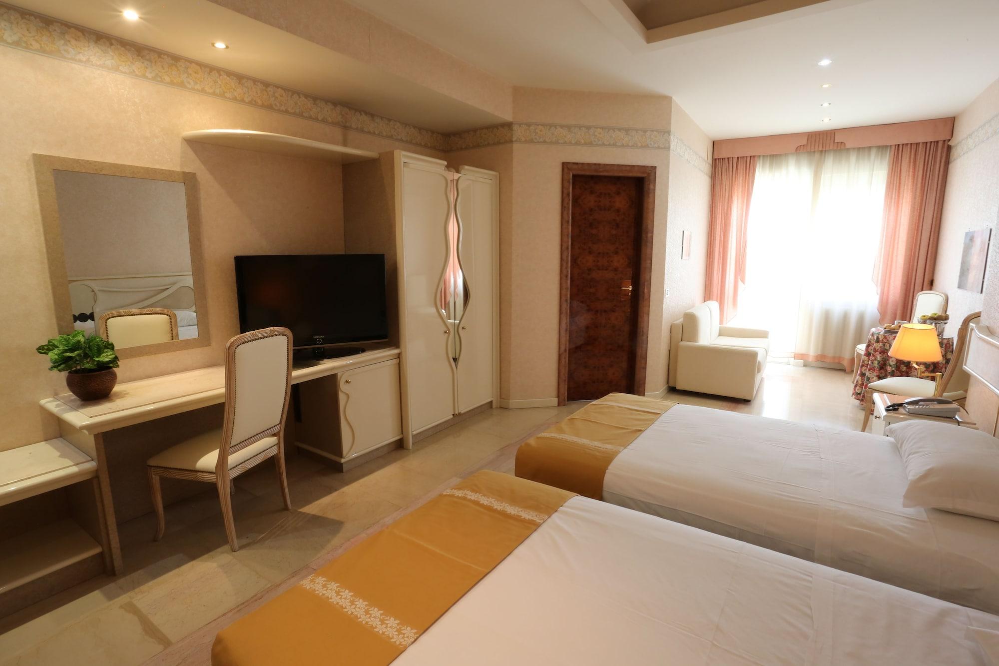 Hotel Europa Фоджа Екстериор снимка