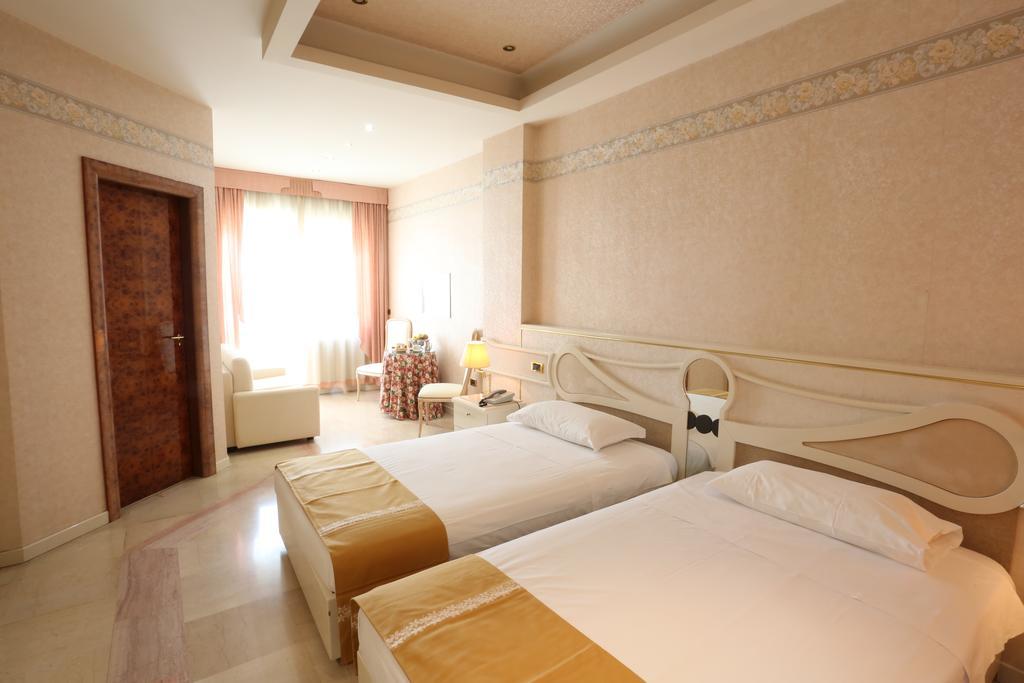 Hotel Europa Фоджа Екстериор снимка
