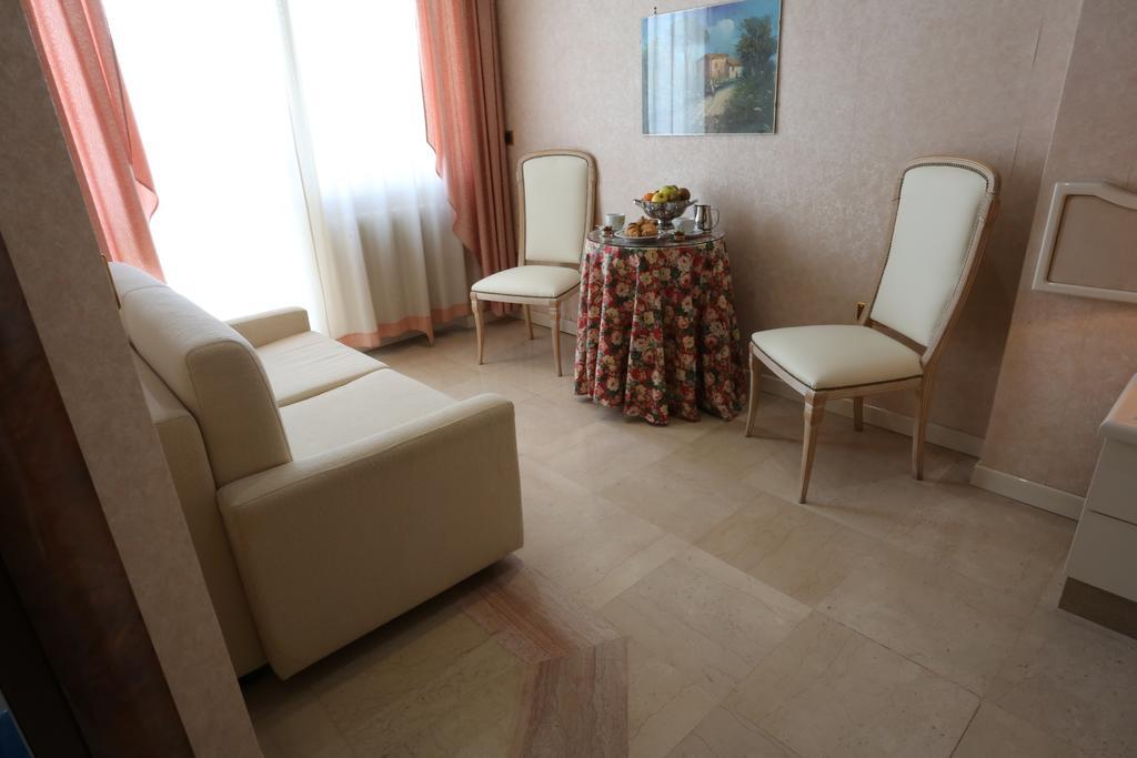 Hotel Europa Фоджа Екстериор снимка