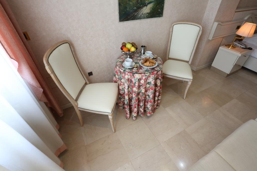 Hotel Europa Фоджа Екстериор снимка