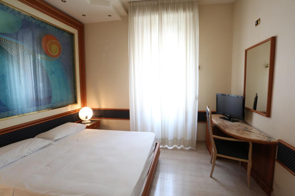 Hotel Europa Фоджа Екстериор снимка
