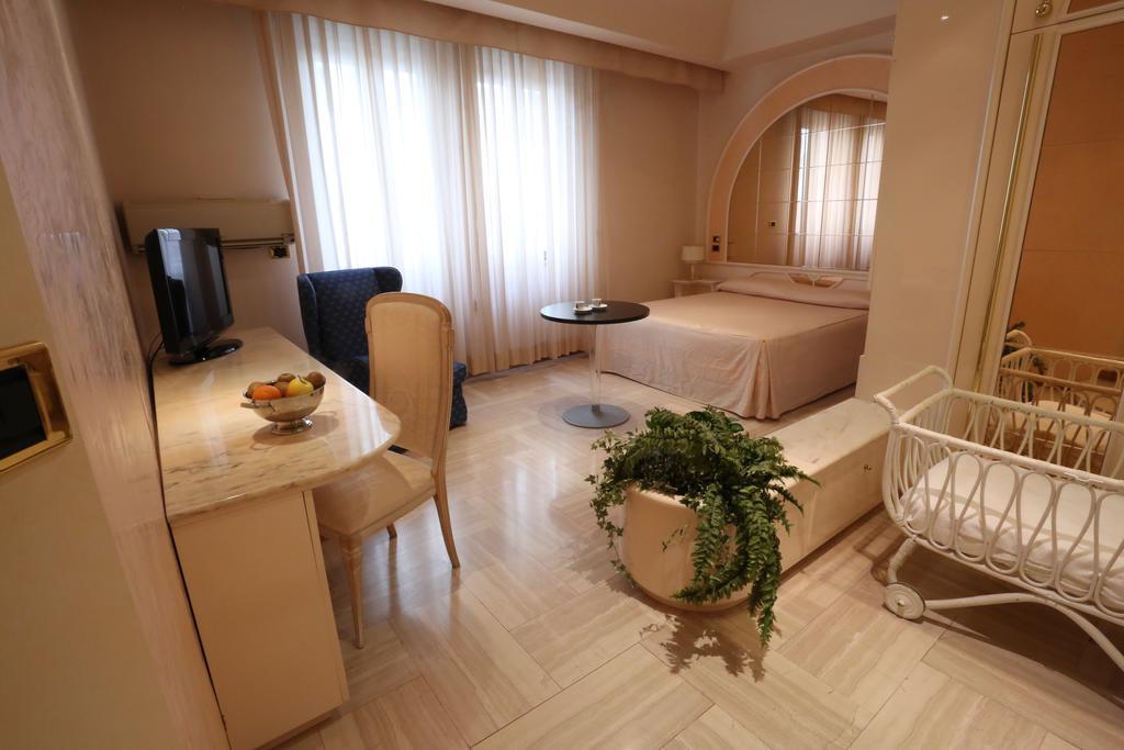 Hotel Europa Фоджа Екстериор снимка