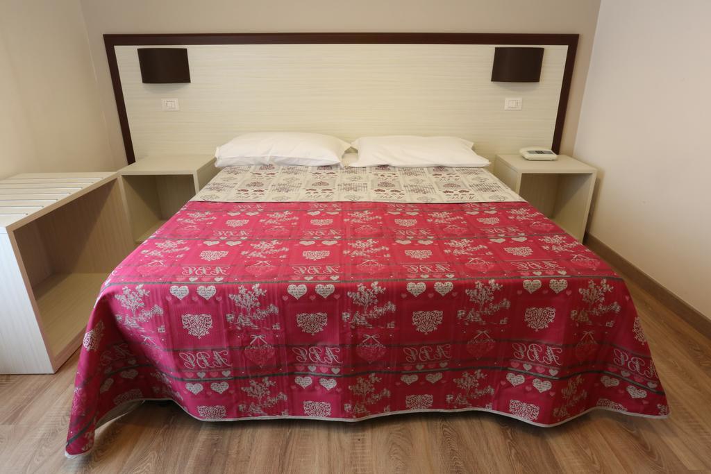 Hotel Europa Фоджа Стая снимка