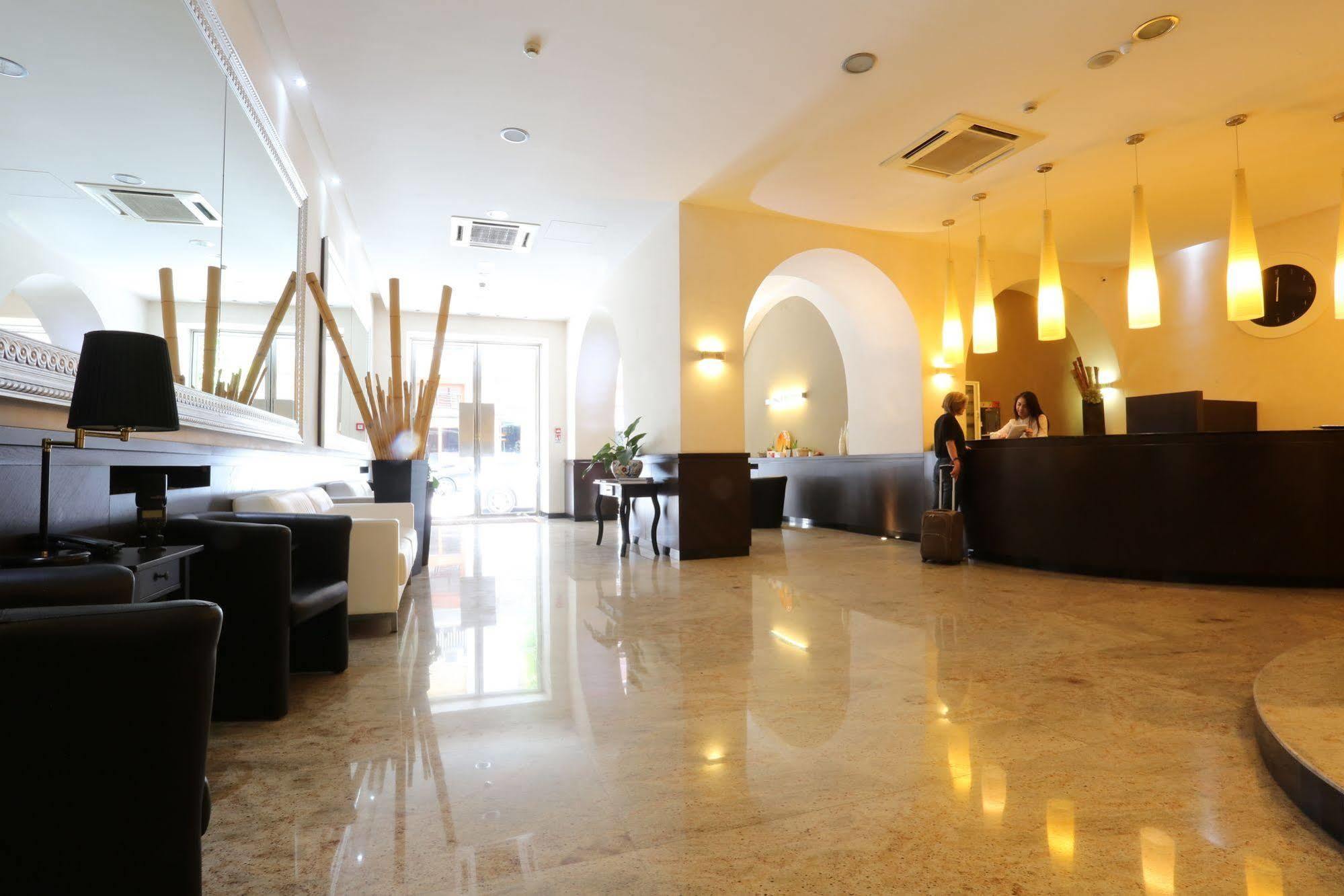 Hotel Europa Фоджа Екстериор снимка