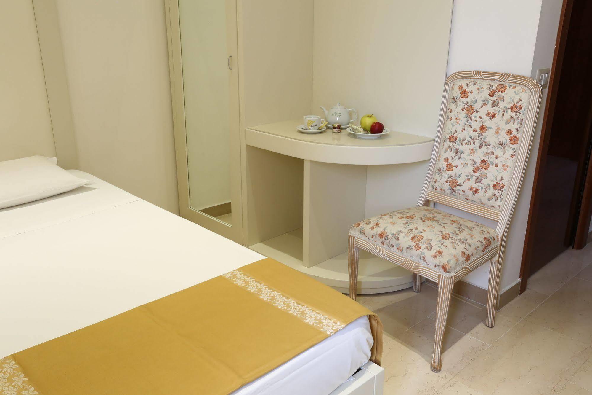 Hotel Europa Фоджа Екстериор снимка