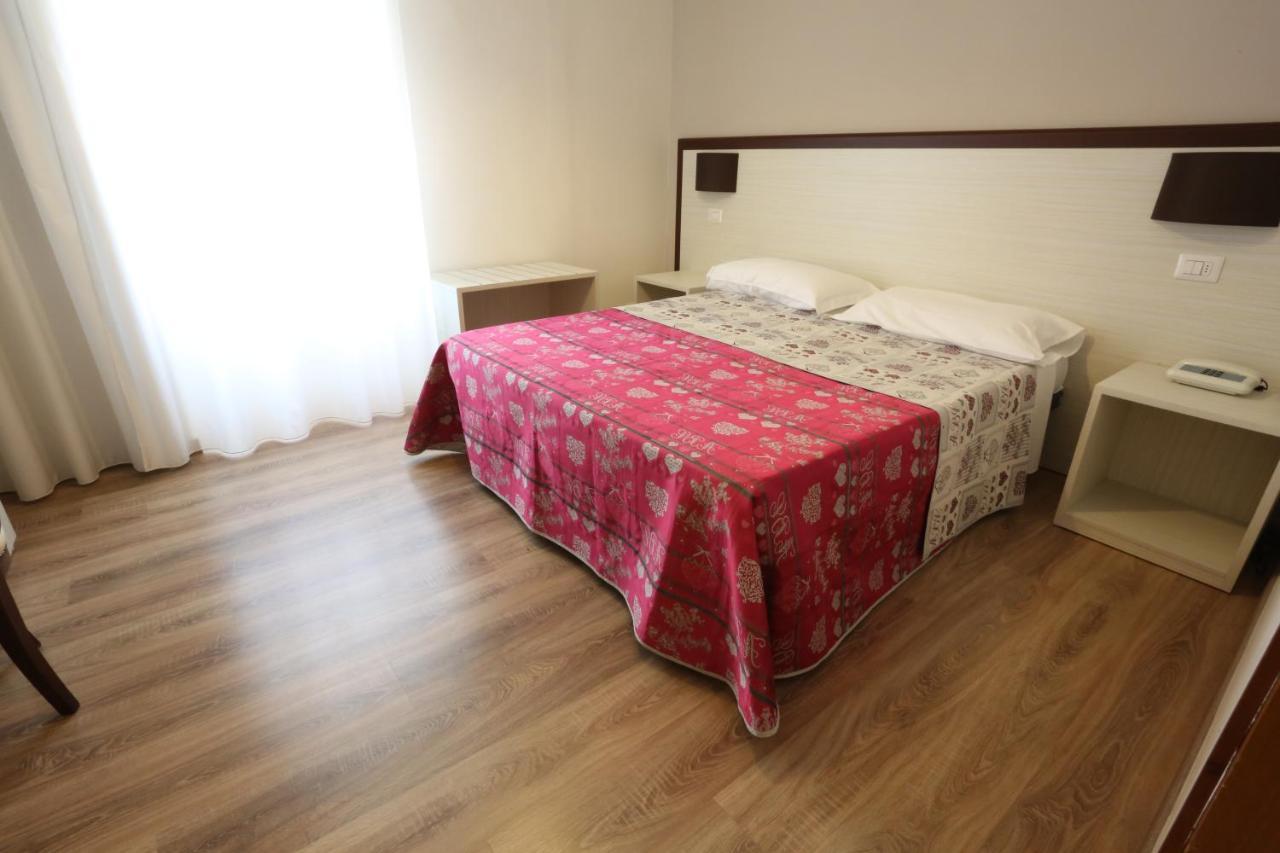 Hotel Europa Фоджа Екстериор снимка