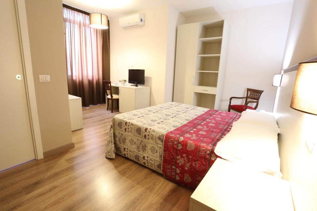 Hotel Europa Фоджа Екстериор снимка
