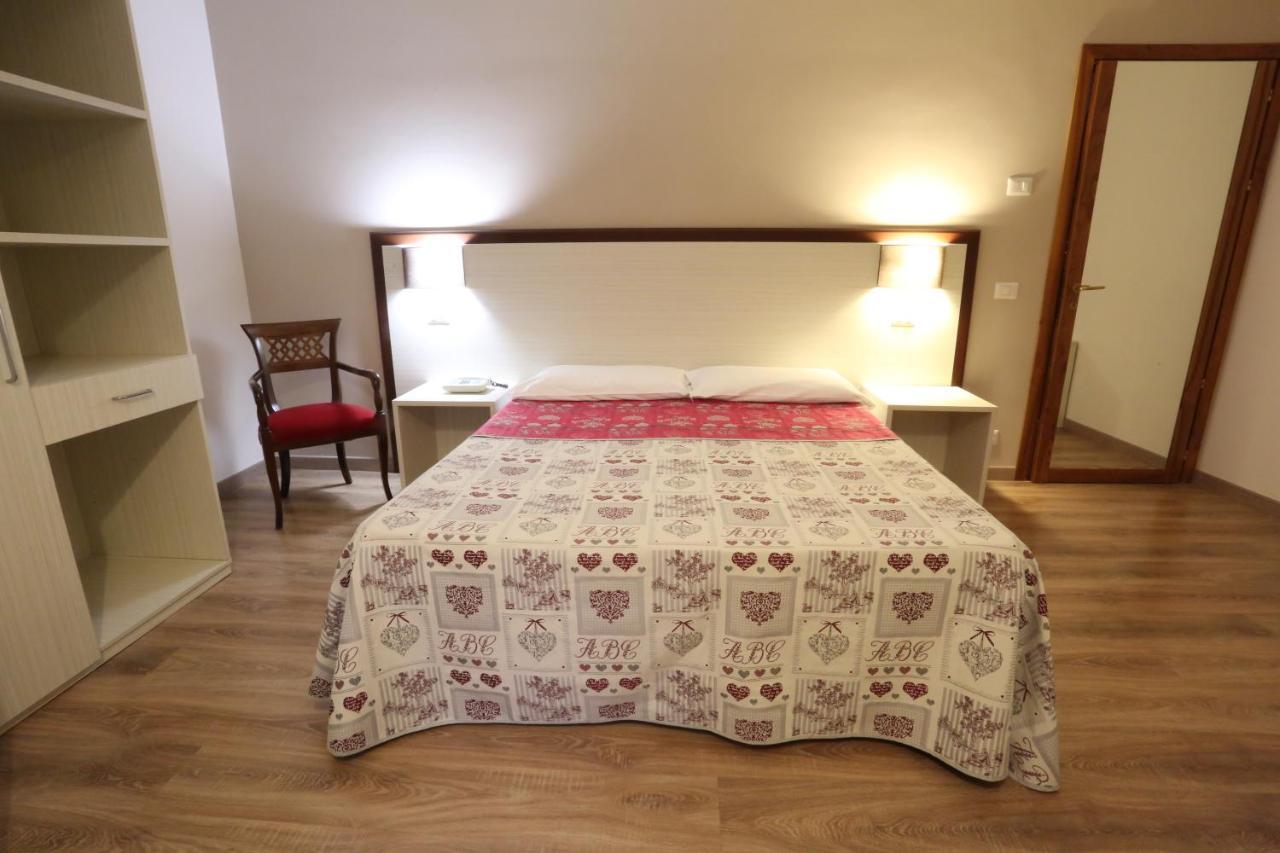 Hotel Europa Фоджа Екстериор снимка