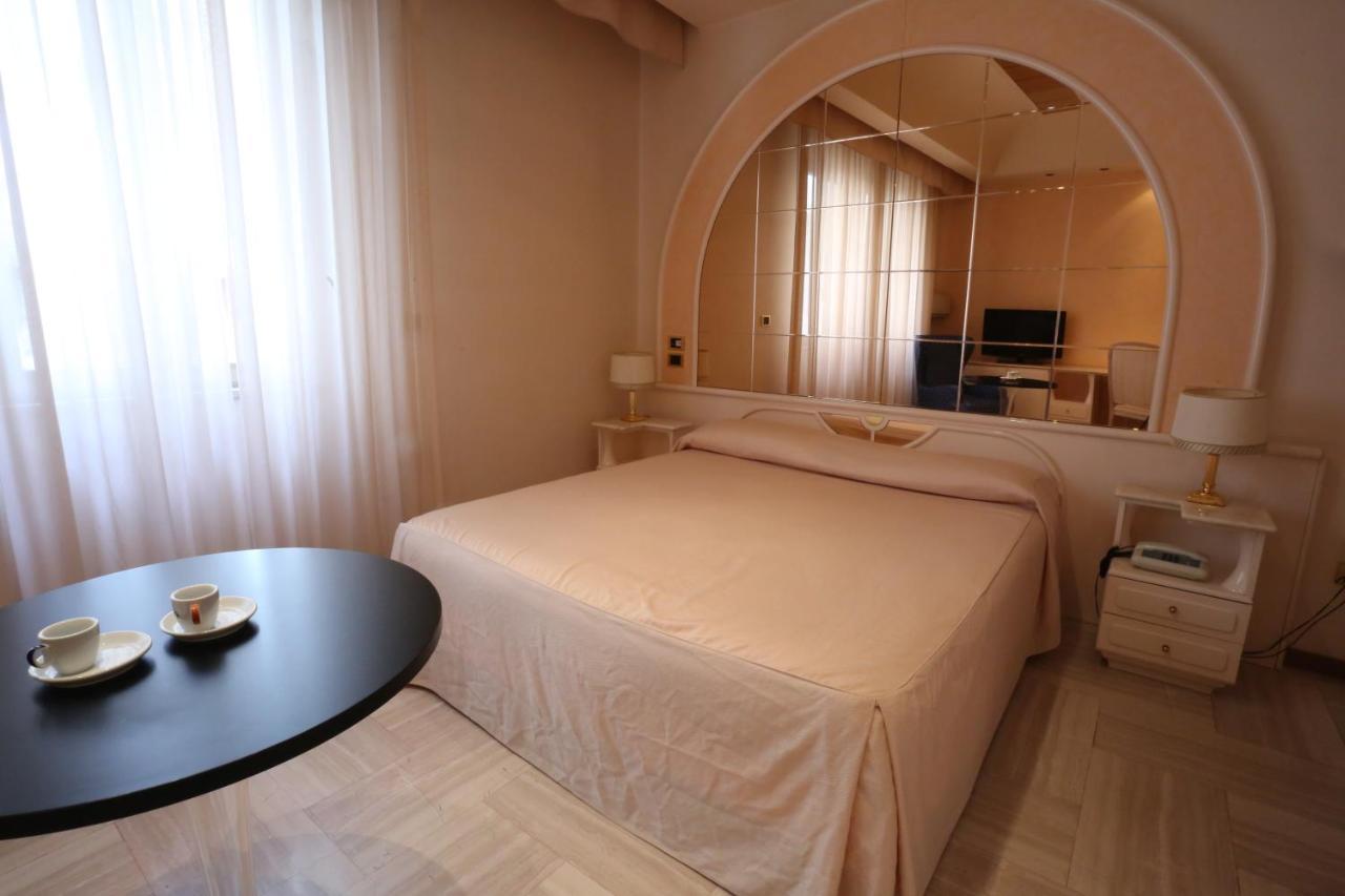 Hotel Europa Фоджа Екстериор снимка