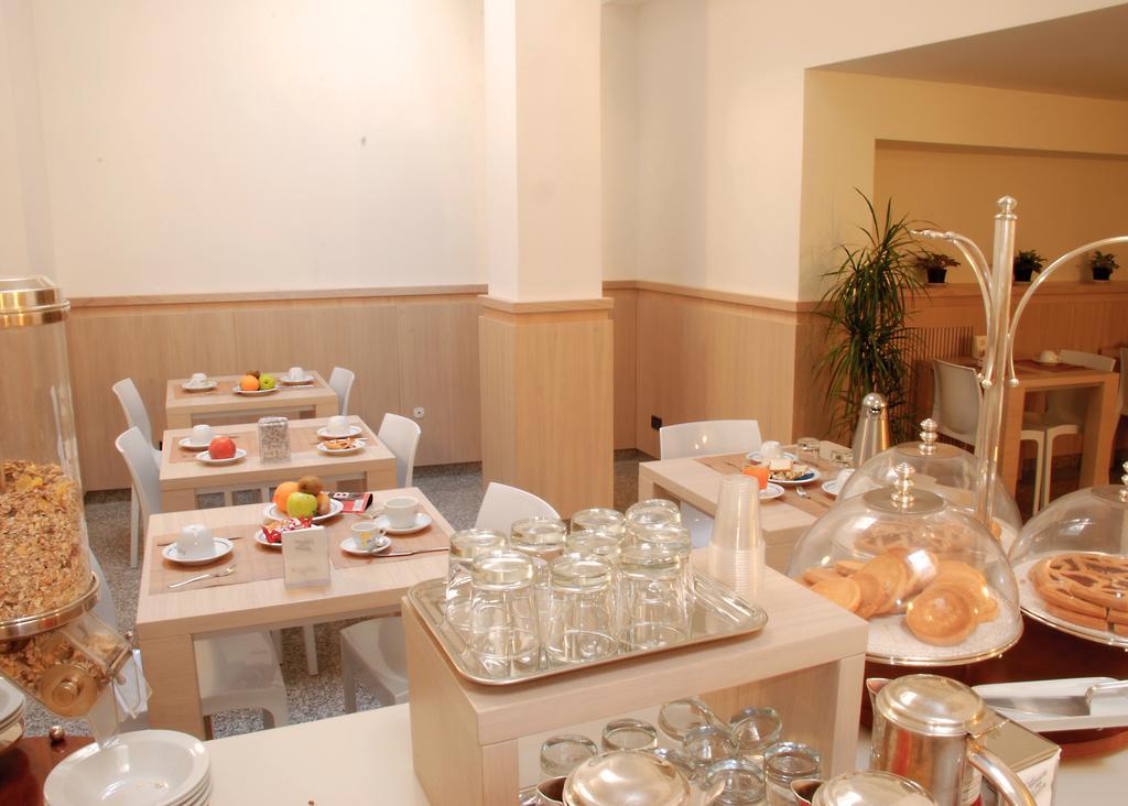 Hotel Europa Фоджа Екстериор снимка